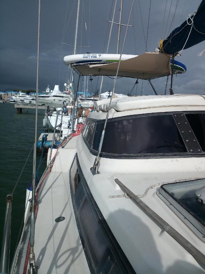 Отель Bed & Boat Brezza Del Mare Виареджо Экстерьер фото