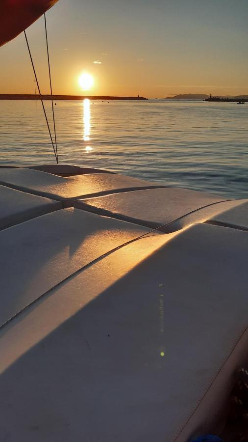 Отель Bed & Boat Brezza Del Mare Виареджо Экстерьер фото