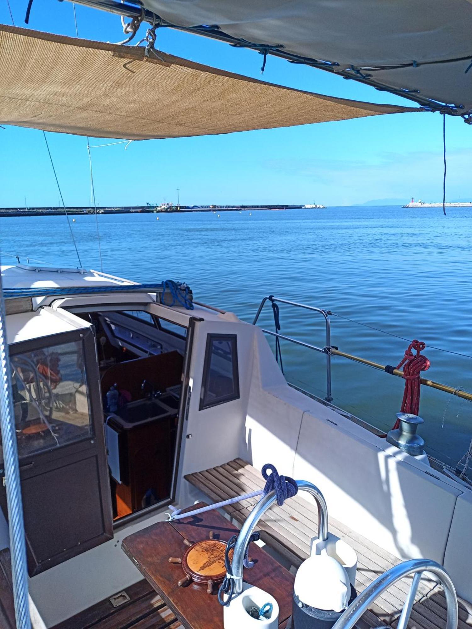 Отель Bed & Boat Brezza Del Mare Виареджо Экстерьер фото