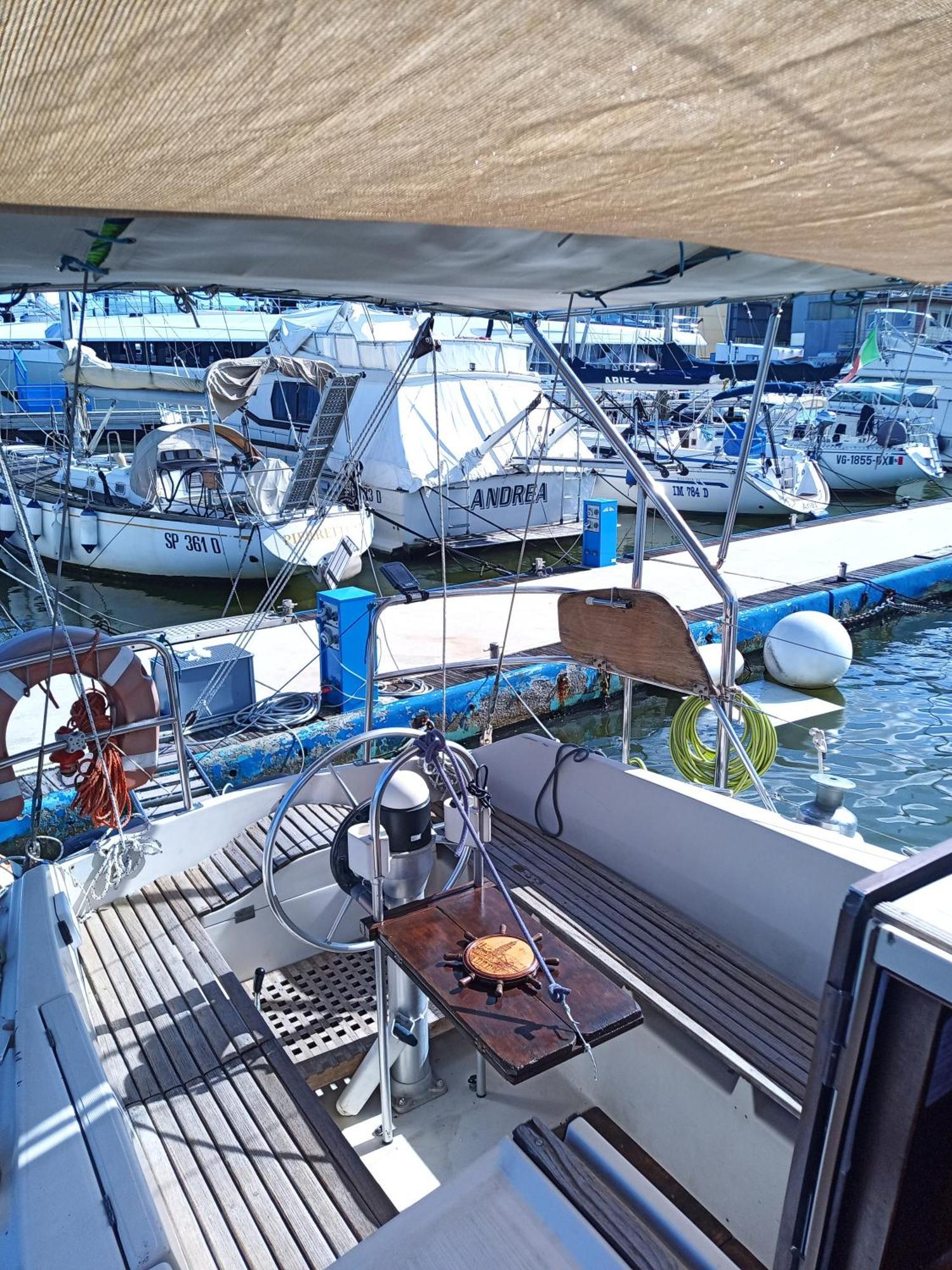 Отель Bed & Boat Brezza Del Mare Виареджо Экстерьер фото