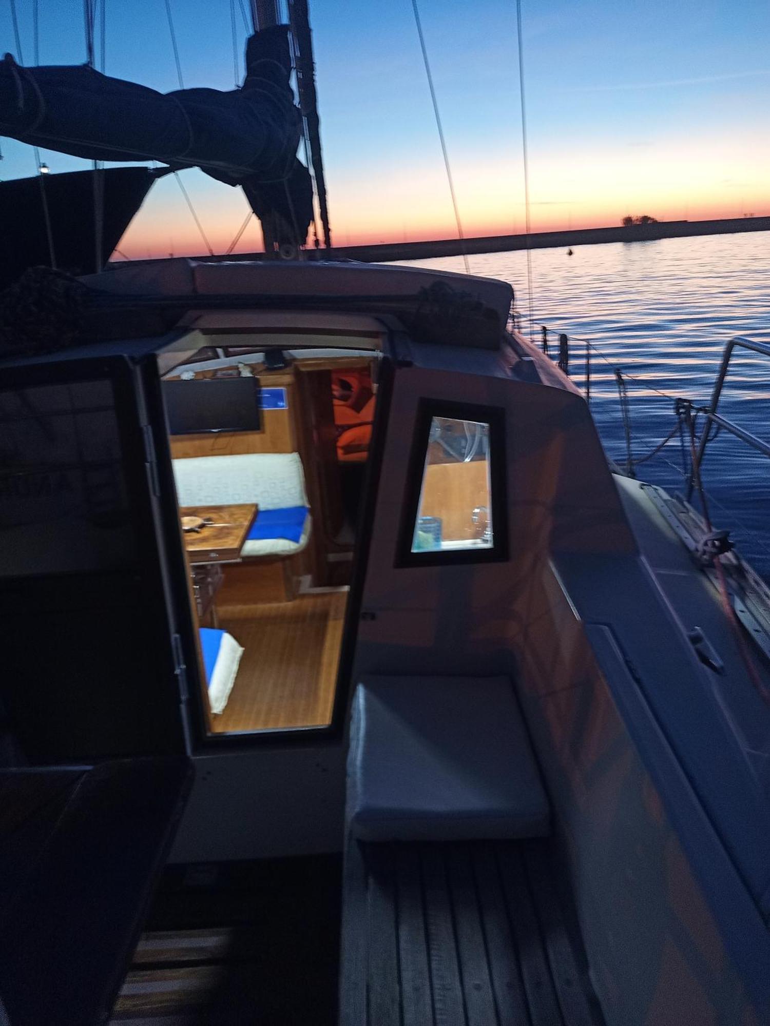 Отель Bed & Boat Brezza Del Mare Виареджо Экстерьер фото
